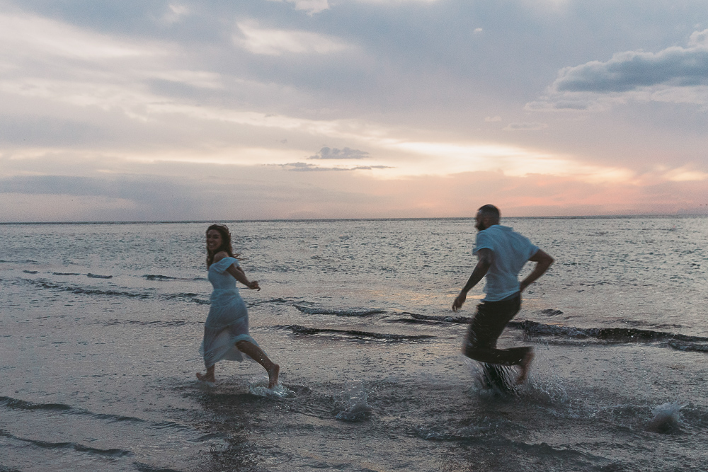 couple splashing in the ocean in sarasota