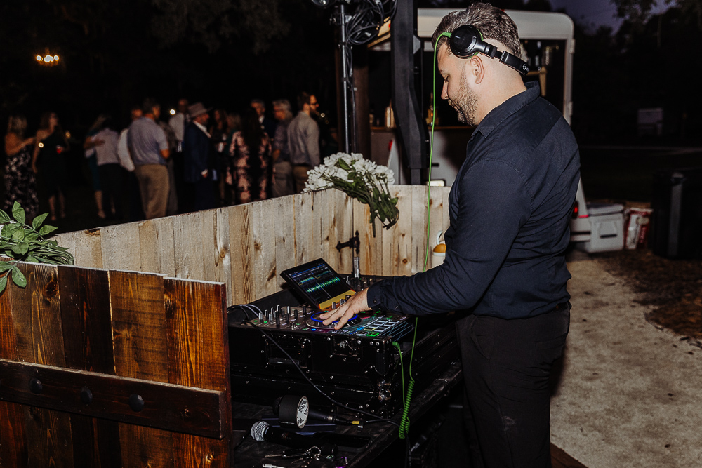 dj at intimate florida wedding venue del favero oasis 