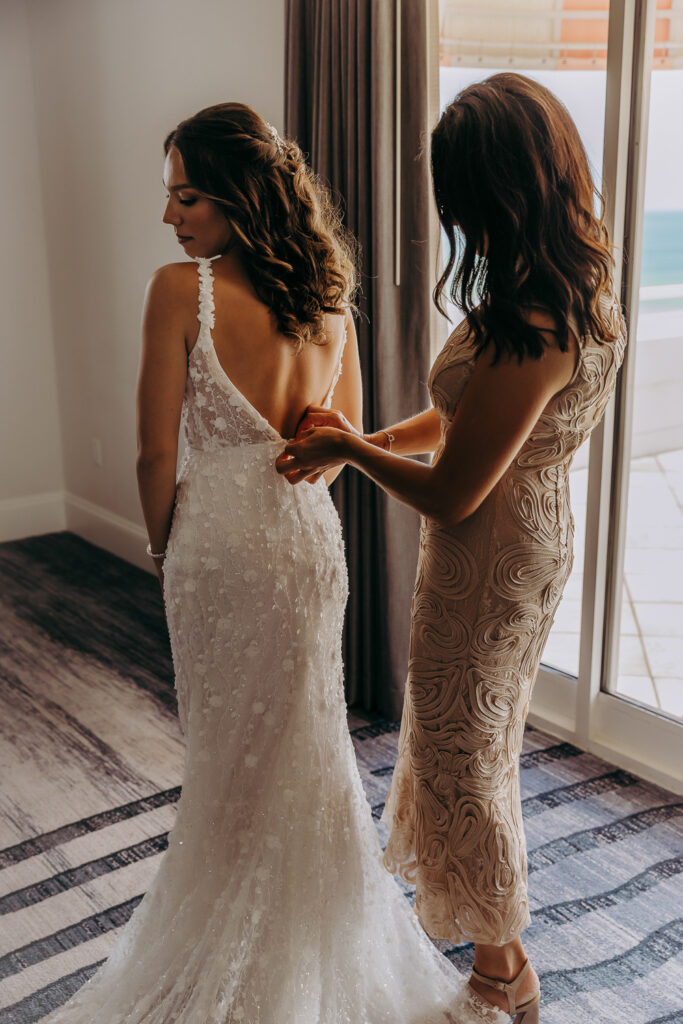 getting ready wedding photos at the don cesar taken by tampa wedding photographer