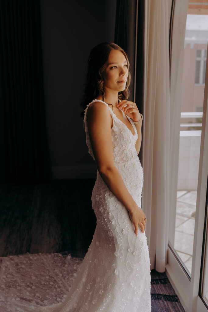 getting ready wedding photos at the don cesar taken by tampa wedding photographer